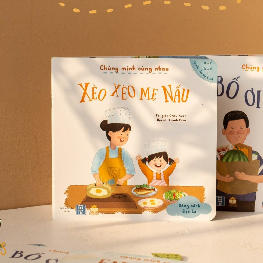Trọn bộ Chúng Mình Cùng Nhau (combo 5 cuốn): Xèo xèo mẹ nấu! - Bố ơi đi nào! - Em thương cún lắm! - Ông chở bé đi - Vườn bà có gì? (tuổi 0-6)