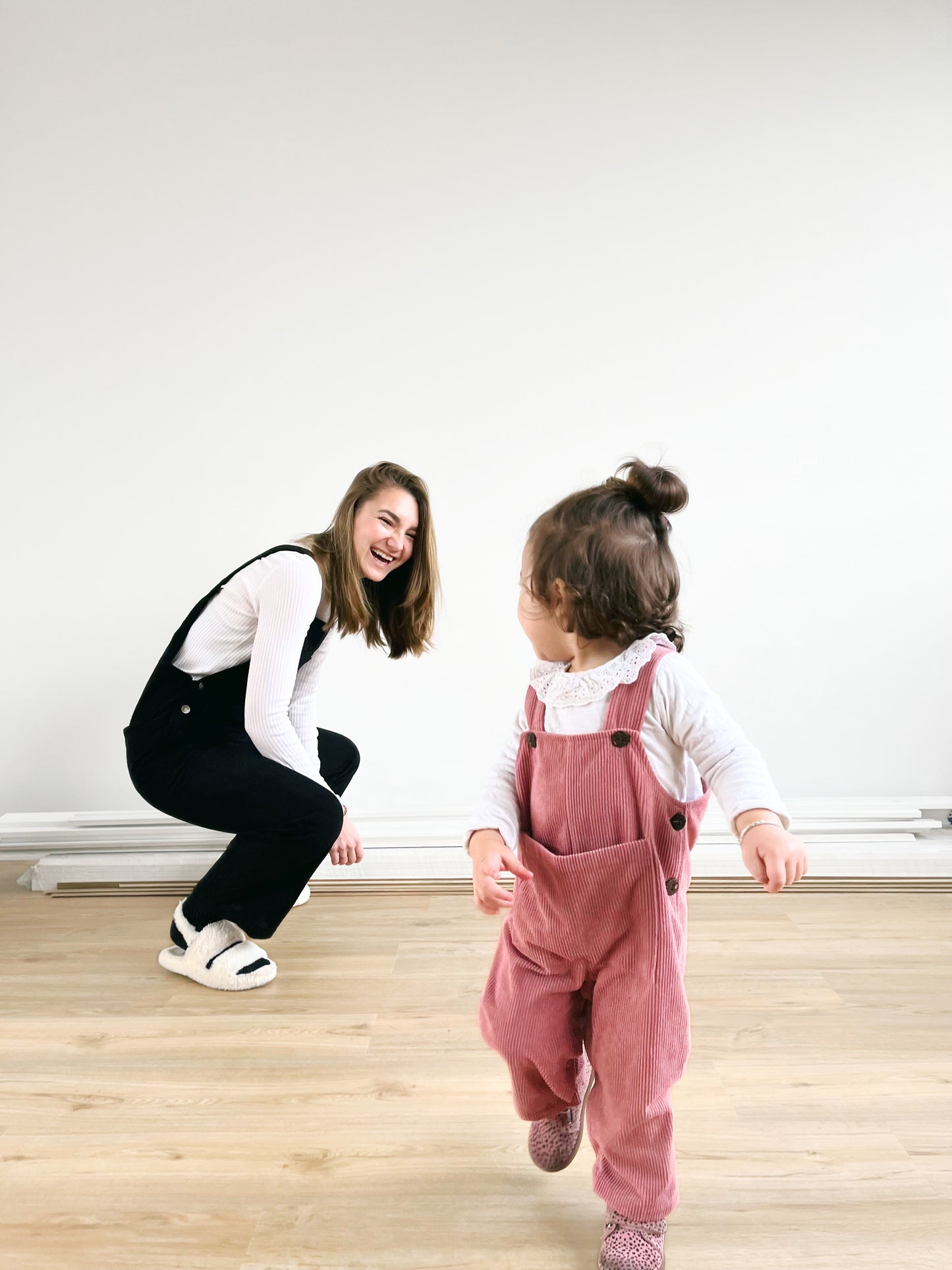 Featherlight corduroy dungaree pink