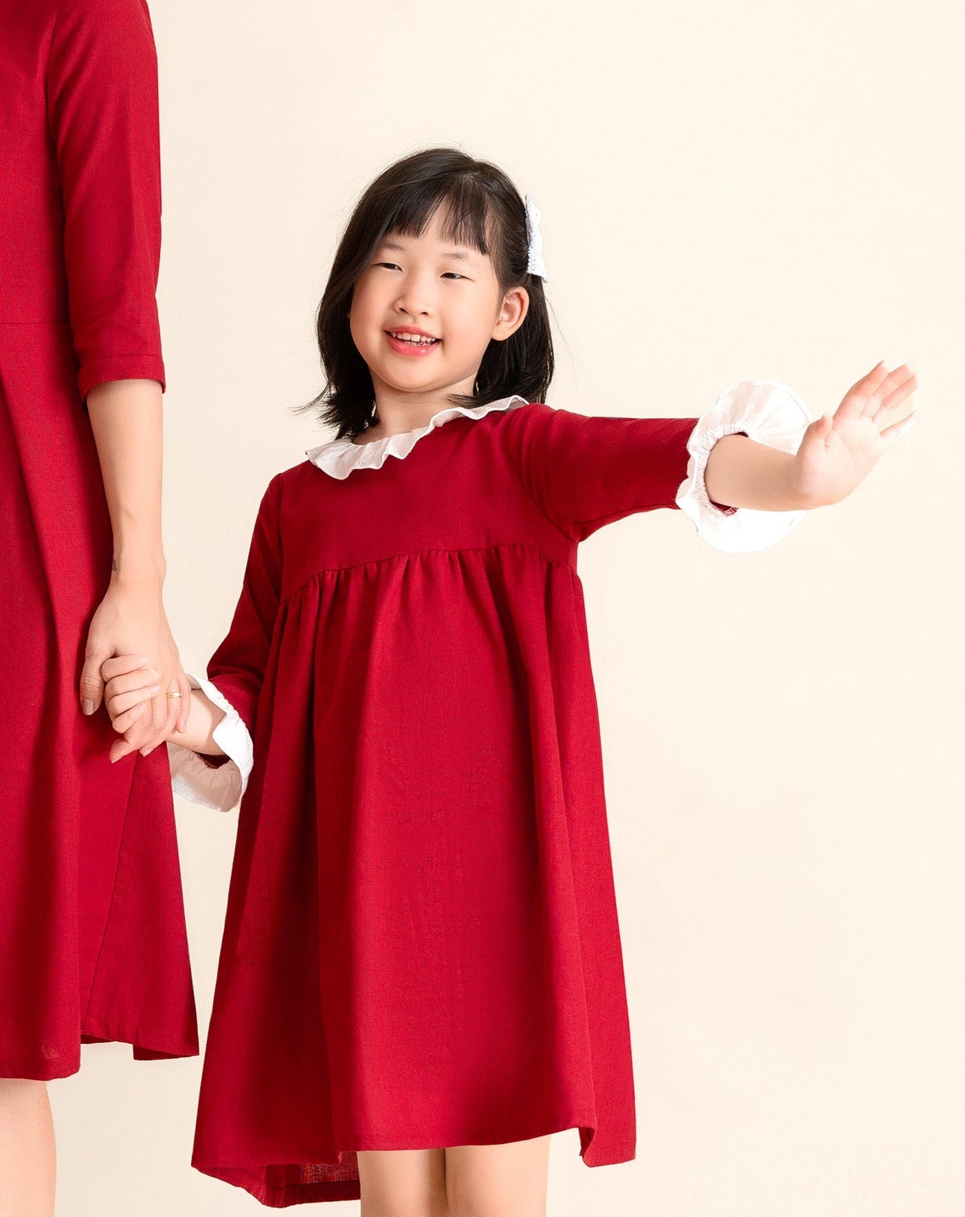 Váy dài tay cổ bèo