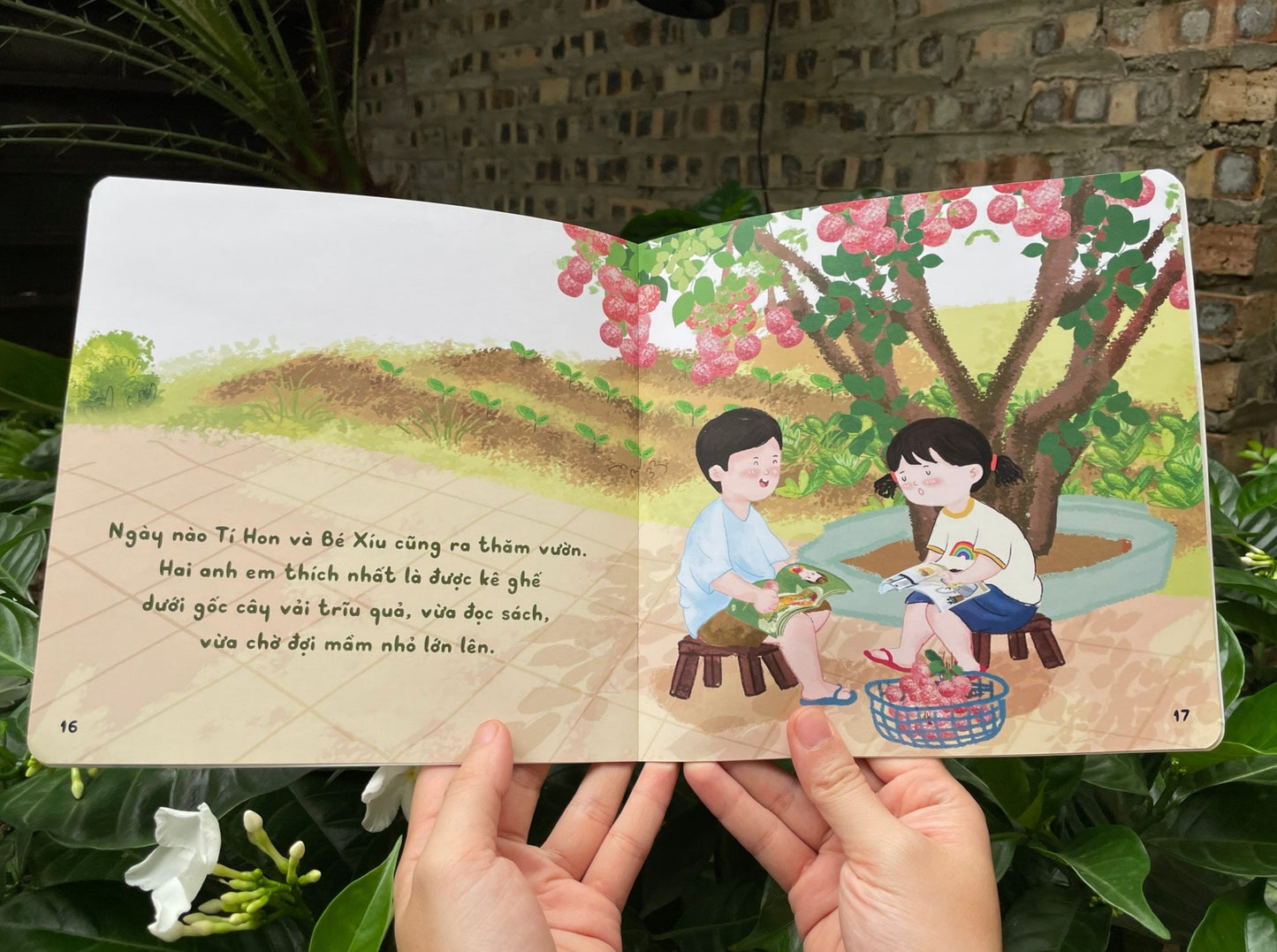 Trọn bộ Chúng Mình Cùng Nhau (combo 5 cuốn): Xèo xèo mẹ nấu! - Bố ơi đi nào! - Em thương cún lắm! - Ông chở bé đi - Vườn bà có gì? (tuổi 0-6)